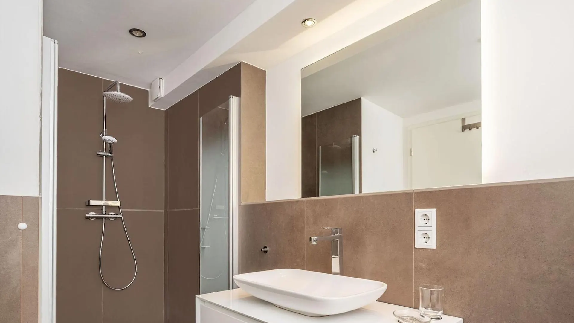 Moderne Stilvolle Wohnung Im Herzen Muenchens Apartmán